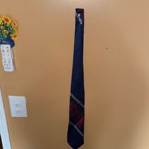 Elegant Blue and Burgundy Men's Tie